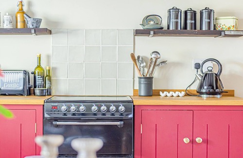 Ampney Crucis Cabaña | Charming Cotswold Country Cottage & Garden