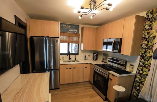 Croissant Park Cabaña | Charming Cottage close to Downtown FTL!