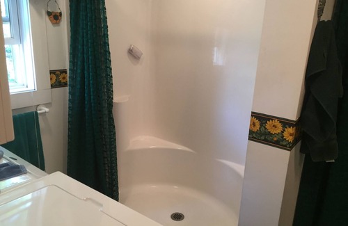East Chop Cabaña | Charming cottage 10 minutes walk from downtown OB