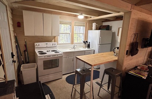 Deerbrook Cabaña | Charming cottage 2 bd 1 bth WiFi, AC Antigo Bass Lake Golf Course utv snow trl