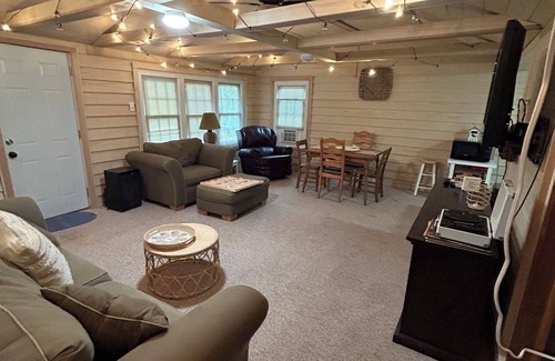 Deerbrook Cabaña | Charming cottage 2 bd 1 bth WiFi, AC Antigo Bass Lake Golf Course utv snow trl