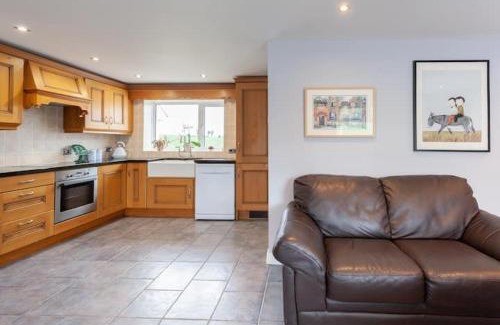 Poyntzpass Casa | Charming Cottage 4 Bedroom