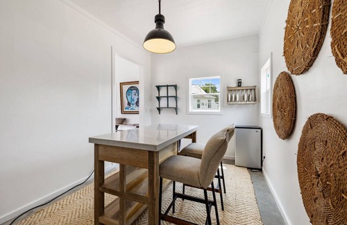 Warrenton Casa | Charming Cottage, 5 Minutes to Round Top!
