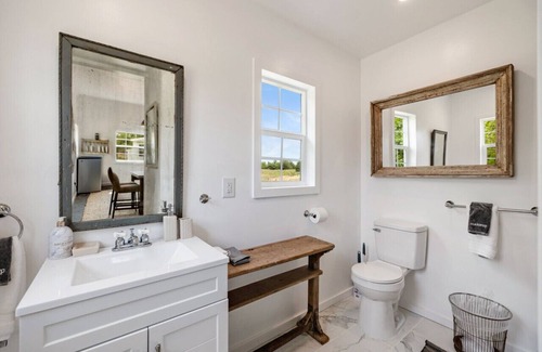 Warrenton Casa | Charming Cottage, 5 Minutes to Round Top!