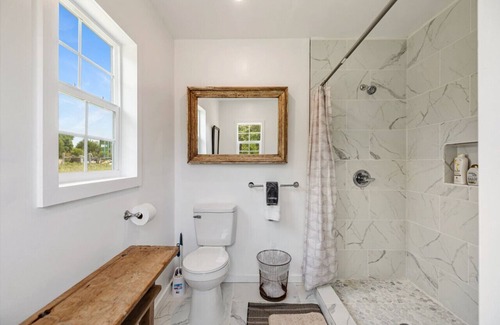 Warrenton Casa | Charming Cottage, 5 Minutes to Round Top!