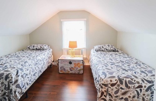 Port Dover Casa | Charming cottage away from home
