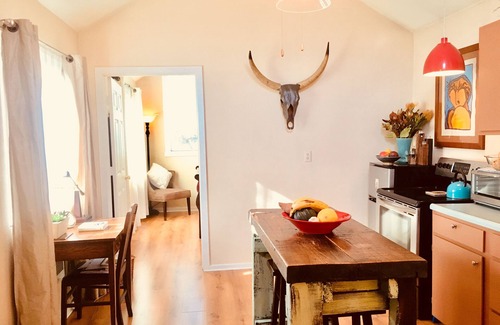 Whiteaker Cabaña | Cottage con Encanto en el barrio histórico