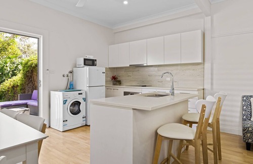 Swansea Casa | Charming Cottage by the Water