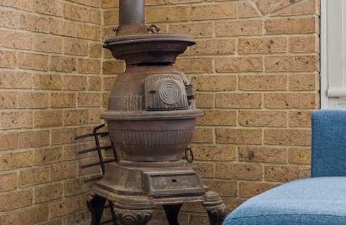 Swansea Casa | Charming Cottage by the Water