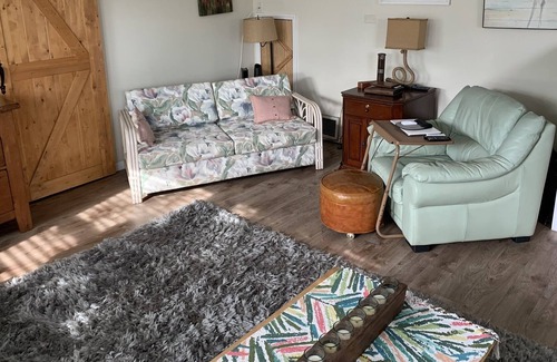 Ormond Beach Cabaña | Charming Cottage Close to Beach and All Daytona Attractions.