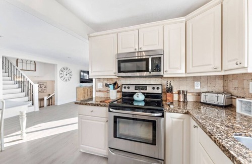 Clear Lake Shores Cabaña | Charming Cottage Close to Kemah Boardwalk