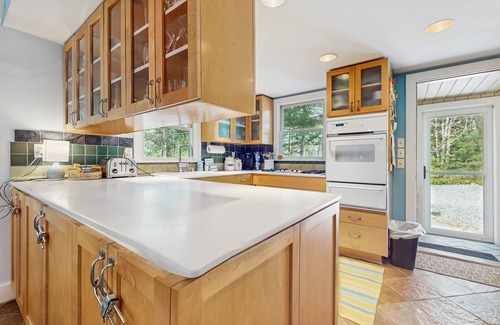 Ogunquit - Wells Cabaña | Charming Cottage Close to Beaches with a Relaxing Patio and Nearby Attractions