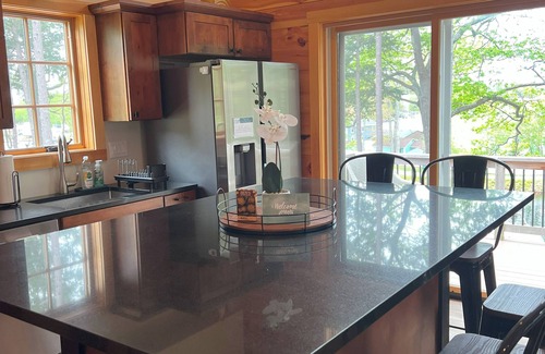 Gilford Cabaña | Charming Cottage, Dogs Welcome!