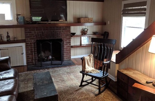 Brevard Cabaña | Cottage con Encanto en el centro
