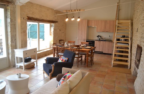 Pleuville Casa | Casa rural con encanto para 10 personas, piscina privada, jardín cerrado
