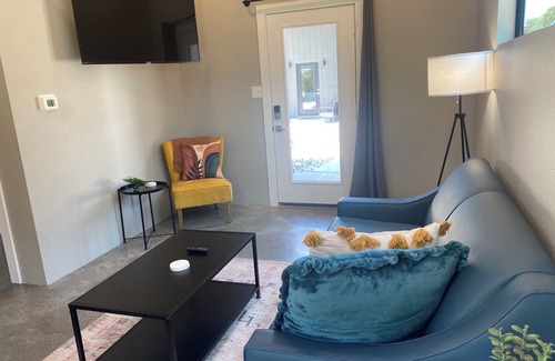 Mount Vernon Cabaña | Charming cottage in downtown Mount Vernon!