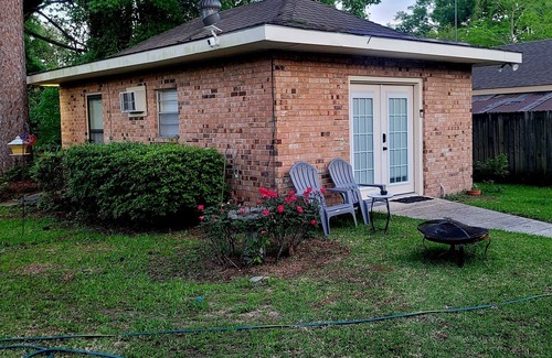 Hammond Casa | Charming cottage in marvelous Hammond with AC, WiFi