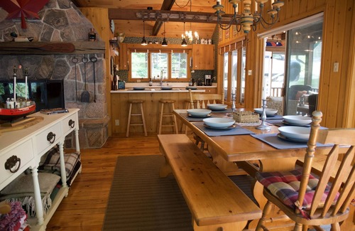 Seguin Cabaña | Charming Cottage In Muskoka, on Lake Joe, Minutes from Golf & Winter Activities