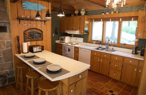 Seguin Cabaña | Charming Cottage In Muskoka, on Lake Joe, Minutes from Golf & Winter Activities