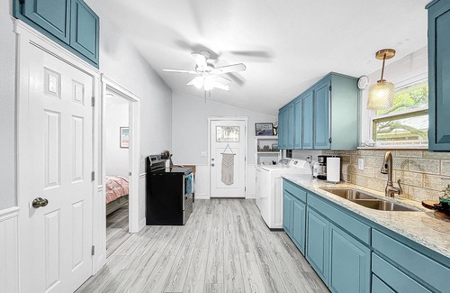 Odessa Cabaña | Charming cottage in old Florida Odessa lake community with AC, WiFi, kayak