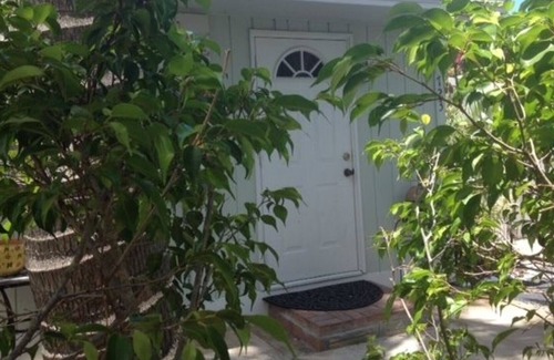La Hacienda Cabaña | Cottage con Encanto en Delray Beach para 4 personas con piscina climatizada