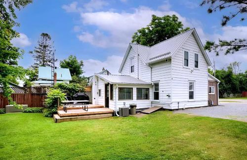 Wellington Casa | Charming Cottage in Wellington's Heart near Beach
