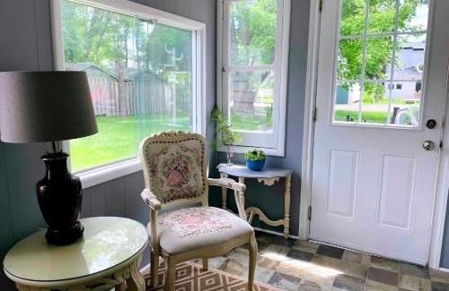 Wellington Casa | Charming Cottage in Wellington's Heart near Beach