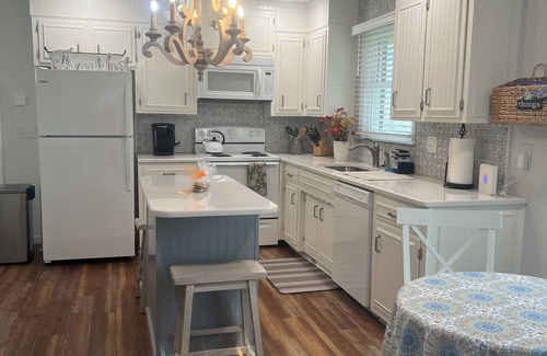 Cookeville Casa | Charming cottage, minutes from Cummins Falls and downtown Cookeville, TN.