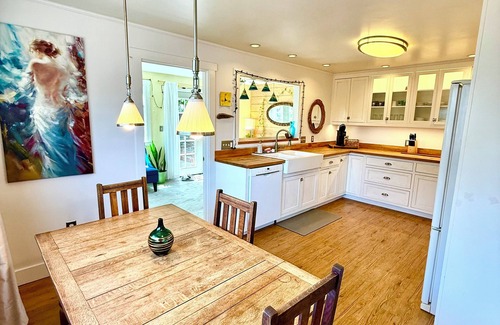 Southeastern Sacramento Casa | Charming Cottage Near Downtown Sac with Office & Fast WiFi