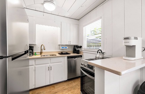 Siesta Key Cabaña | Charming Cottage Near Siesta Key Village!