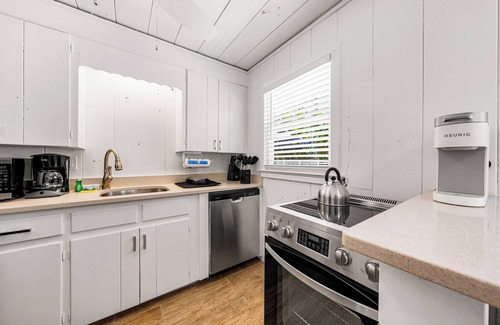 Siesta Key Cabaña | Charming Cottage Near Siesta Key Village!