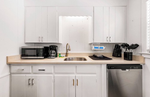 Siesta Key Cabaña | Charming Cottage Near Siesta Key Village!