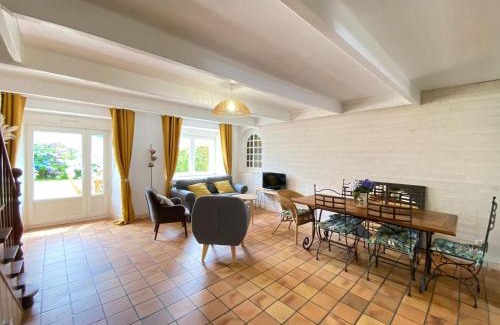 Brehal Casa | Charming Cottage near Mont St Michel Bay