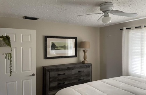 Historic Downtown Kissimmee Casa | Charming cottage near the lakefront in Kissimmee. walking to downtown amenities.