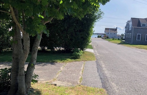 West Yarmouth Cabaña | Charming Cottage near Beach and Ferry