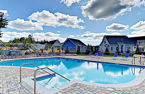 Arundel Cabaña | Charming cottage on a preserve with grill, WiFi, W/D, pool, gym, & game room