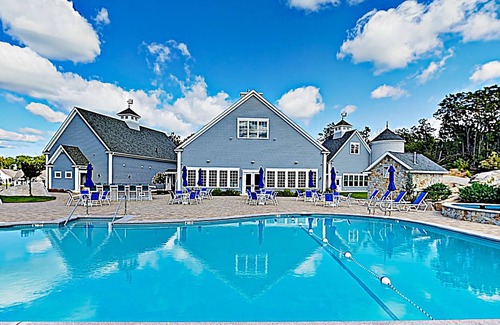 Arundel Cabaña | Charming cottage on a preserve with grill, WiFi, W/D, pool, gym, & game room