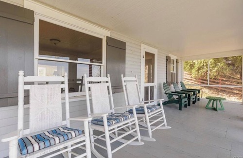 Clayton Cabaña | Charming Cottage On Banks Of St. Lawrence River