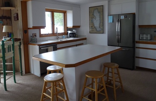 Brutus Casa | Charming Cottage on Beautiful Burt Lake
