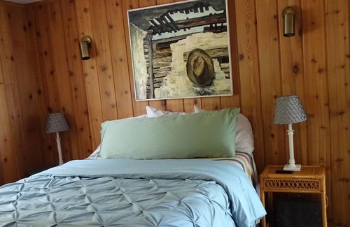 Brutus Casa | Charming Cottage on Beautiful Burt Lake