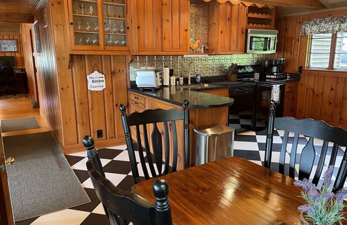 Sanbornville Casa | Charming Cottage on Lovell Lake
