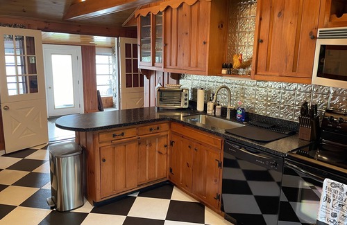 Sanbornville Casa | Charming Cottage on Lovell Lake