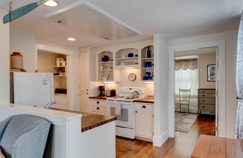 Eastport Cabaña | Charming Cottage on quiet street in Historic Eastport