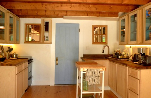Sedgwick Casa | Charming cottage on quiet side road in Sedgwick