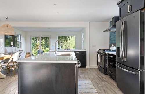 Charlestown Cabaña | Charming Cottage on Freshwater Pond in Charlestown