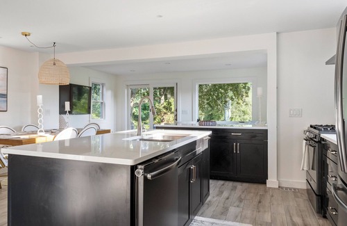 Charlestown Cabaña | Charming Cottage on Freshwater Pond in Charlestown