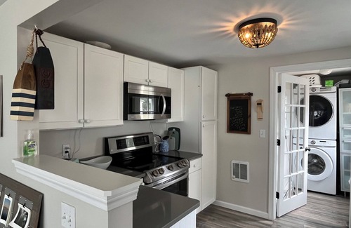 Mystic - New London Casa | Charming cottage overlooking the lagoon with great sunsets in Groton Long Point