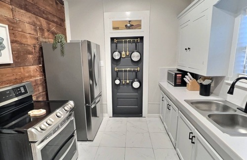 Seguin Casa | Charming cottage-style home with a prime location to downtown and pickleball.