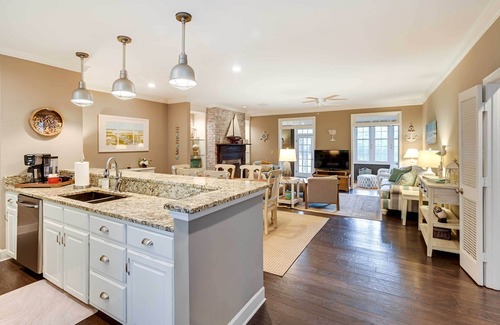 Murrells Inlet Cabaña | Charming Cottage Near Golf Courses & Marsh Walk!