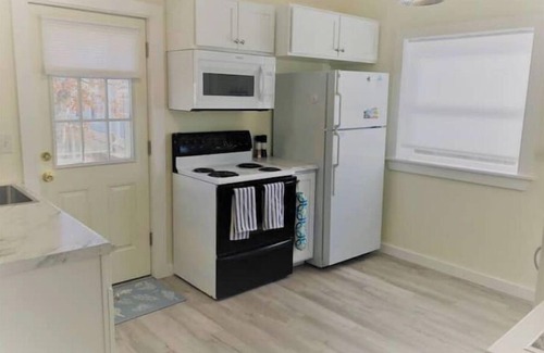 West Yarmouth Cabaña | Charming Cottage near Beach and Ferry.